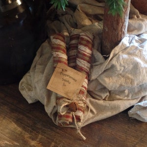 Rustic Farmhouse &quot;Peppermint Sticks&quot;~Primitive Red Homespun Fabric~Rusty Jingle Bell & Bow~Cupboard Tucks~Shelf Sitter~Bowl Fillers~Grungy~