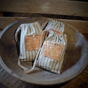 Primitive Shaker Seed Ditty Bag ~ Gealterte Blaue Tickende Streifen ~ Zerfetzte ~ Rustikale Bauernhaus Dekoration ~ Anhängshaken ~ Prärietuch ~ Gartensack