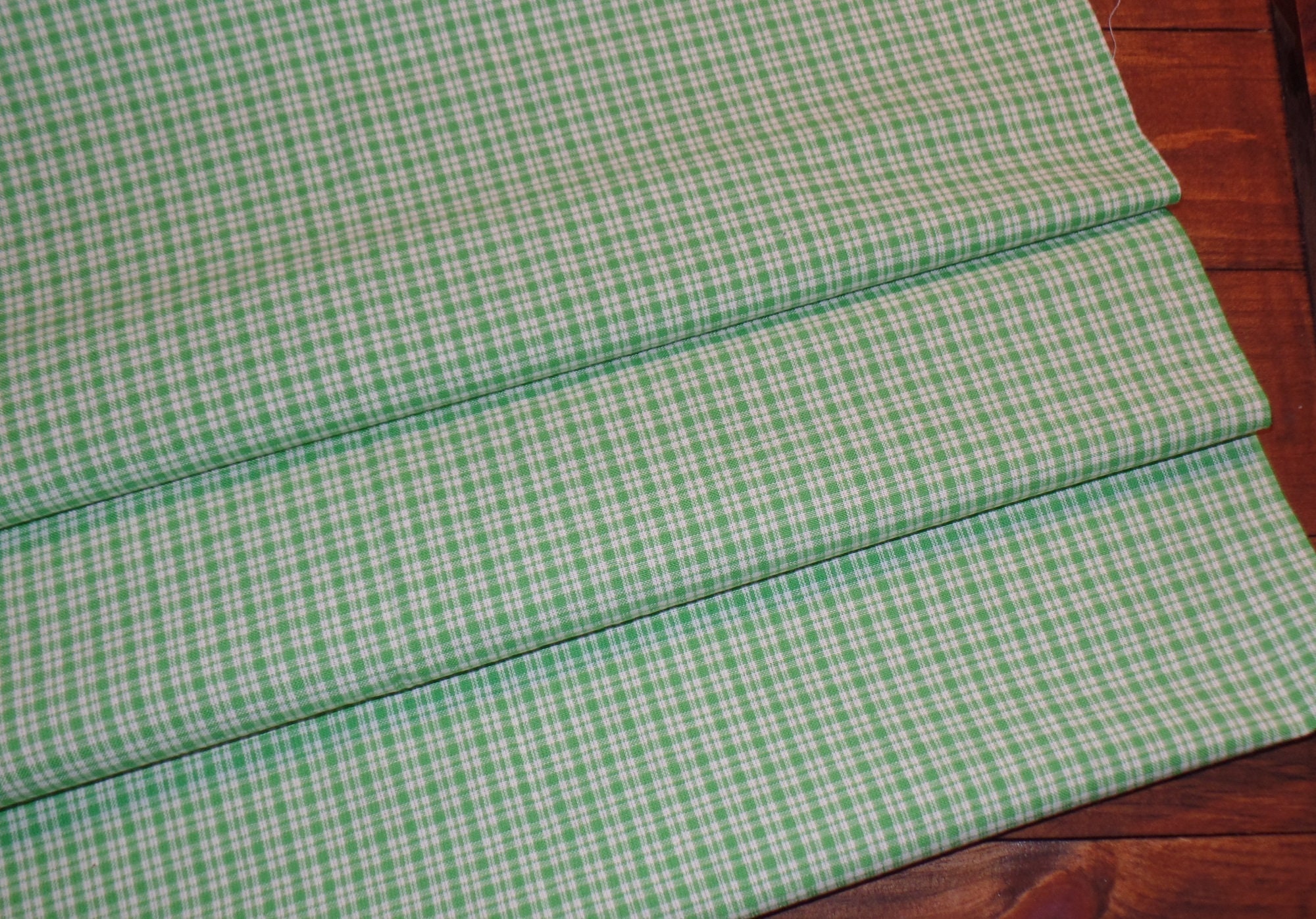 1 1/2 Mini Gingham With Center Stripe Wired Ribbon: Moss Green