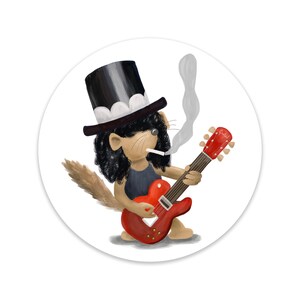 Könnte beinhalten: Eine Cartoon-Illustration einer Maus, die einen schwarzen Zylinder mit weißem Band trägt und eine rote E-Gitarre spielt. Die Maus hat schwarzes Haar und raucht eine Zigarette. Der Hintergrund ist weiß.
