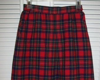 Skirt 4, Vintage Pendleton Stewart Plaid  Wool Skirt Classic Preppy Find !  Size 4 see details