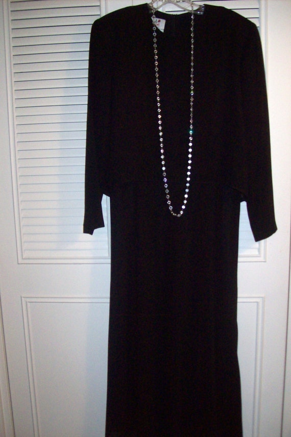 Dress 10. Evening, Vintage Caron of Chicago Black Crepe Maxi Understated Evening Dress Size 10 Dress 10. Evening, Vintage Caron of Chicago Black Crepe Maxi Understated Evening Dress Size 10