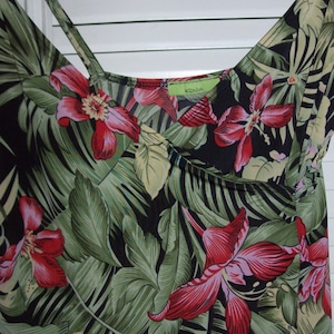 Vintage Kona Hawaiian sarong dress, size 2 4 stylish vintage slip of a dress. image 2