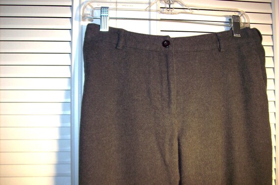 Pants 10, L L Bean Bankers Gray Long Pants. Belt Loops, Pockets, FIVE STAR L L Bean! - see details