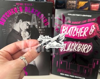 Adesivo libresco "Macellaio e merlo" di genere "Dark Romance"