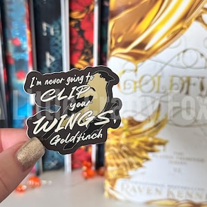 Könnte beinhalten: Ein schwarz-weißer Aufkleber mit einer Goldfink-Illustration und dem Text "Ich werde deine Flügel niemals stutzen, Goldfink".