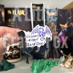 Earn A Dragon Xaden Riorson Vierter Flügel inspiriert OFFIZIELL LIZENZIERTER Drachenaufkleber | Bücherwurm Aufkleber | Kindle Aufkleber