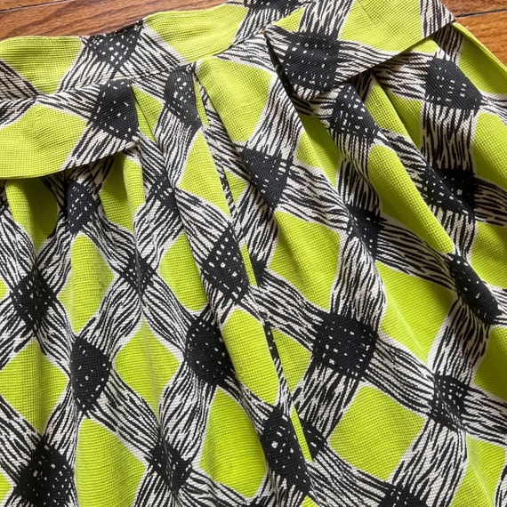 1940s  Chartreuse & black woven print waffle cott… - image 6