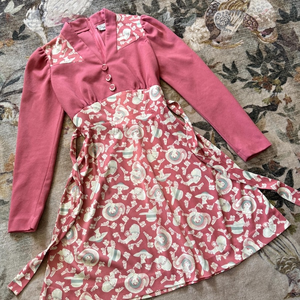 1960s  early 70s mauve face print mini dress