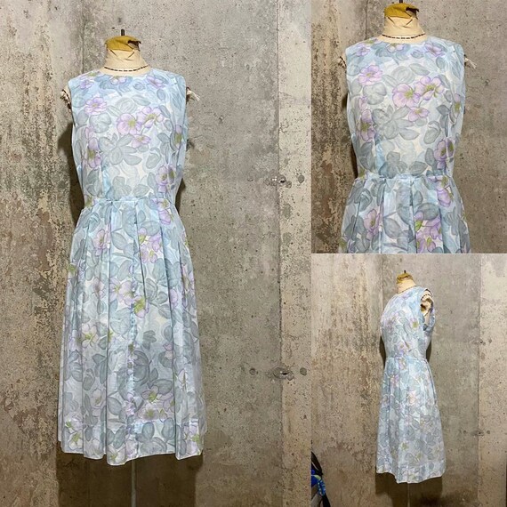 1950s Sheer Blue and Purple Floral Sleeveless Fit
