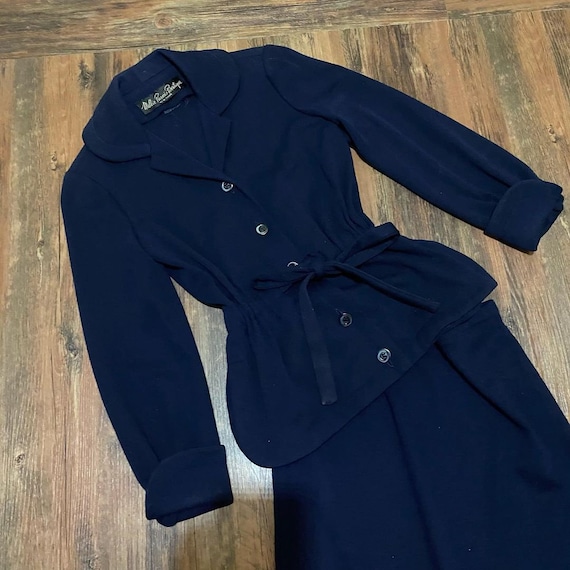 1940s Dark Blue Suit With Balloon Sleeves and Draw