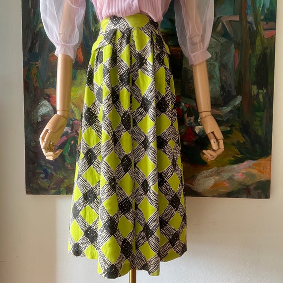 1940s  Chartreuse & black woven print waffle cott… - image 1