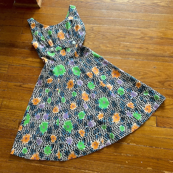 1950s  multicolored chrysanthemum print sleeveless fit and flare dress