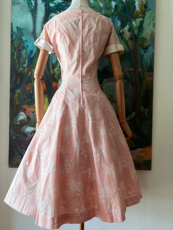 1950s  Pink and White Floral Print Fit and Flare … - image 6