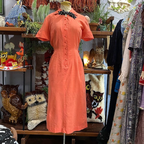 1950s orange wiggle dress with button back and pol