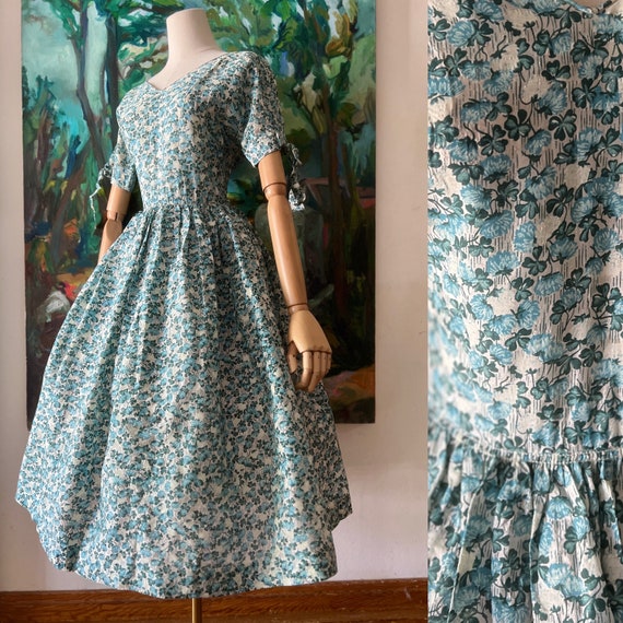 1950s  blue floral half sleeve fit and flare dress - image 4
