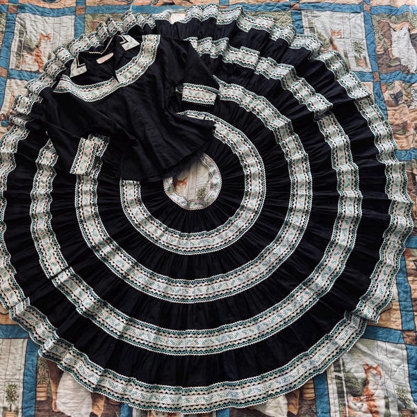 1950s  Black & Silver Circle Skirt Patio Set