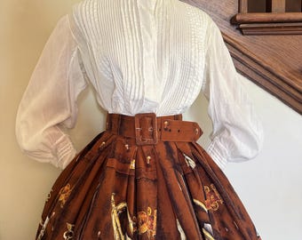 Blusa de manga abullonada con pliegues y pinzas de la década de 1900
