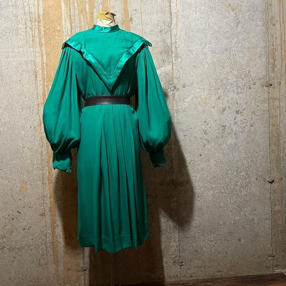 1970s 1980s kelly green bishop sleeve dress