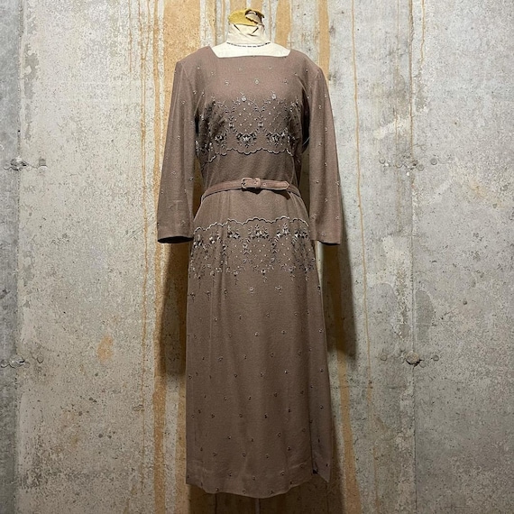 1950s Midtone Brown Embroidered Sheath Dress