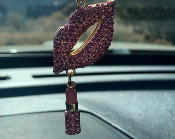 LÈVRES EN CRISTAL AVEC ROUGE À LÈVRES (Rose et cristal) Accessoires voiture Rétroviseur Car Charm, Car Charmz