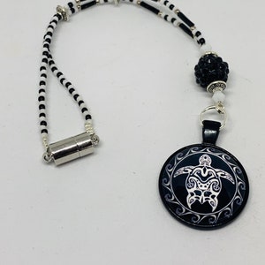 TRIBAL TURTLE (czarno-biały) Akcesoria samochodowe Lusterko wsteczne Samochodowe zawieszki