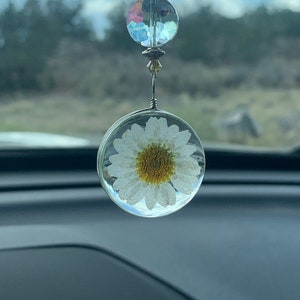 DAISY FLOWER (W/Dried Flower) Car Charm, Car Accessories Rear View Mirror Decoration, Pretty Car Decor, New Car Gift, Car Accessory