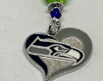 Corazón de equipo de fútbol (Nvy y Lm Grn) Accesorios para coche Dije para espejo retrovisor, Dije para coche de equipo de fútbol, Accesorio para coche de equipo de fútbol