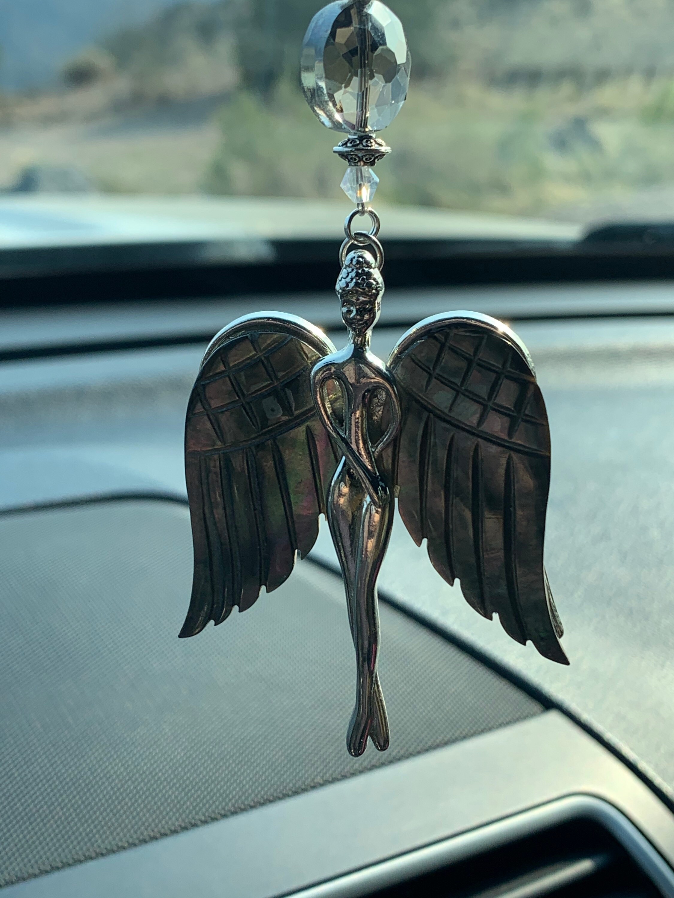 Piccolo ciondolo per auto a forma di angelo custode, realizzato con cristalli Swarovski, per specchietto retrovisore - LITTLEST ANGEL Tiny Beauty disponibile in 14 colori - Italia