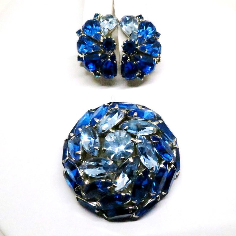Juliana Style Blue Jewelry Set Silver Tone Blue Rhinestones Brooch and Clip-on Earrings Set Vintage