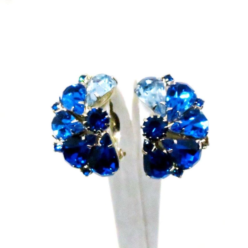 Juliana Style Blue Jewelry Set Silver Tone Blue Rhinestones Brooch and Clip-on Earrings Set Vintage