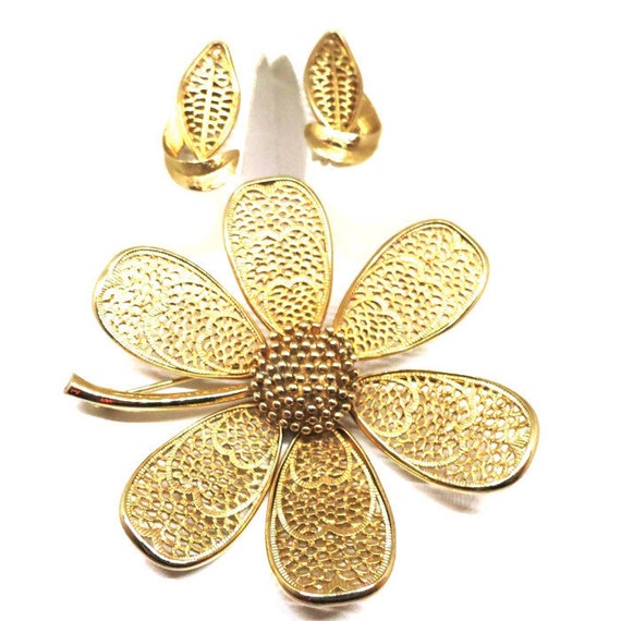 brooch and clip on earrings gold tone metsl broshed metal jewerly set Mod vintage 60s accented with a white pearls.Made by Pastelli.