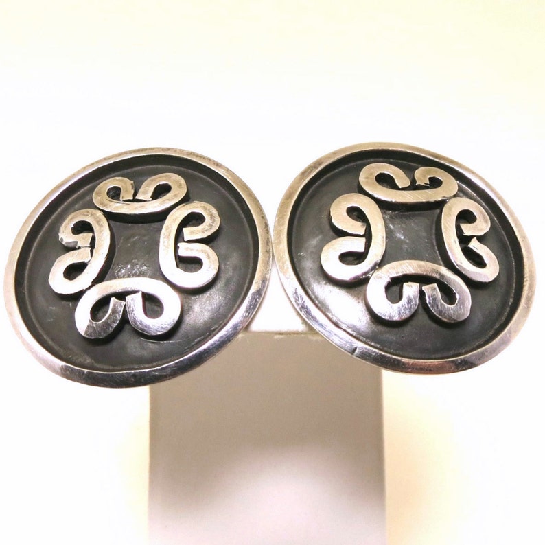 Brenda Schoenfeld 1994 Signed Mexican Sterling Silver Sterling Earrings Small Round Swirl Design with Black Enamel Clip-ons Vintage