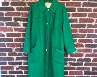 trenchcoat green
