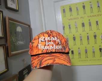 Sombrero de camuflaje naranja brillante vintage "Rusty for Trustee"