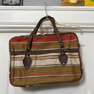 Sac porte-documents à rayures vintage avec poignée sur le dessus