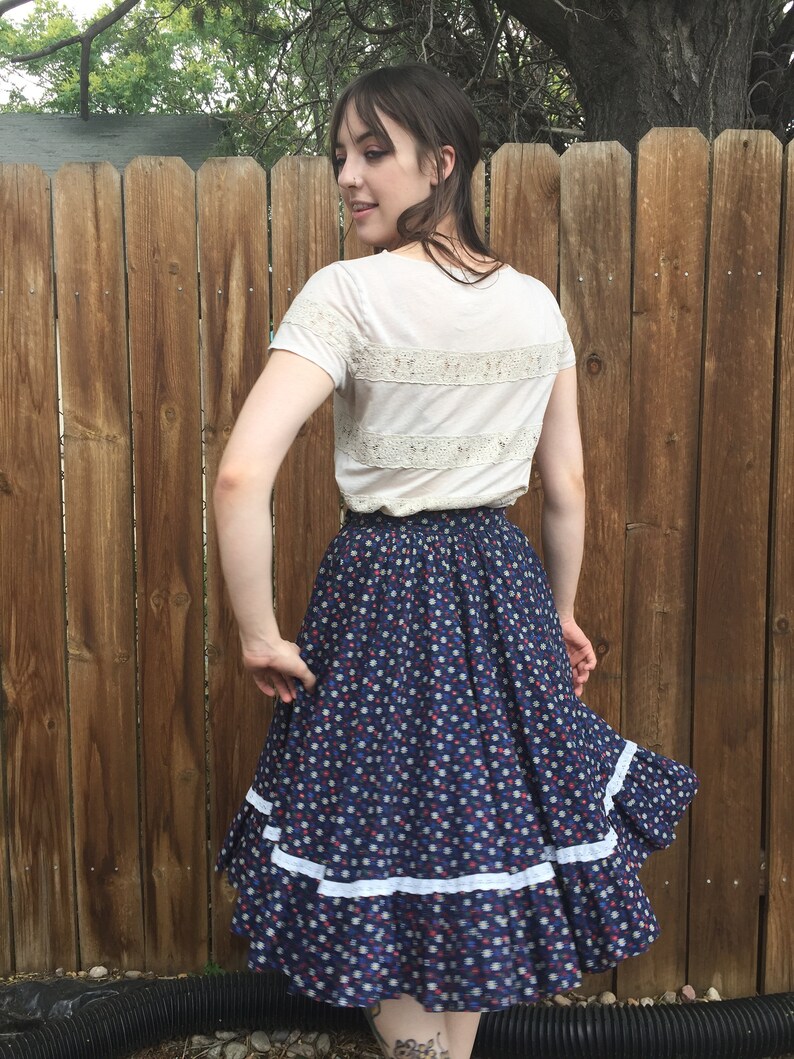 Vintage Adorable Handmade Floral Skirt With Daisy Print and Lace Detail XS