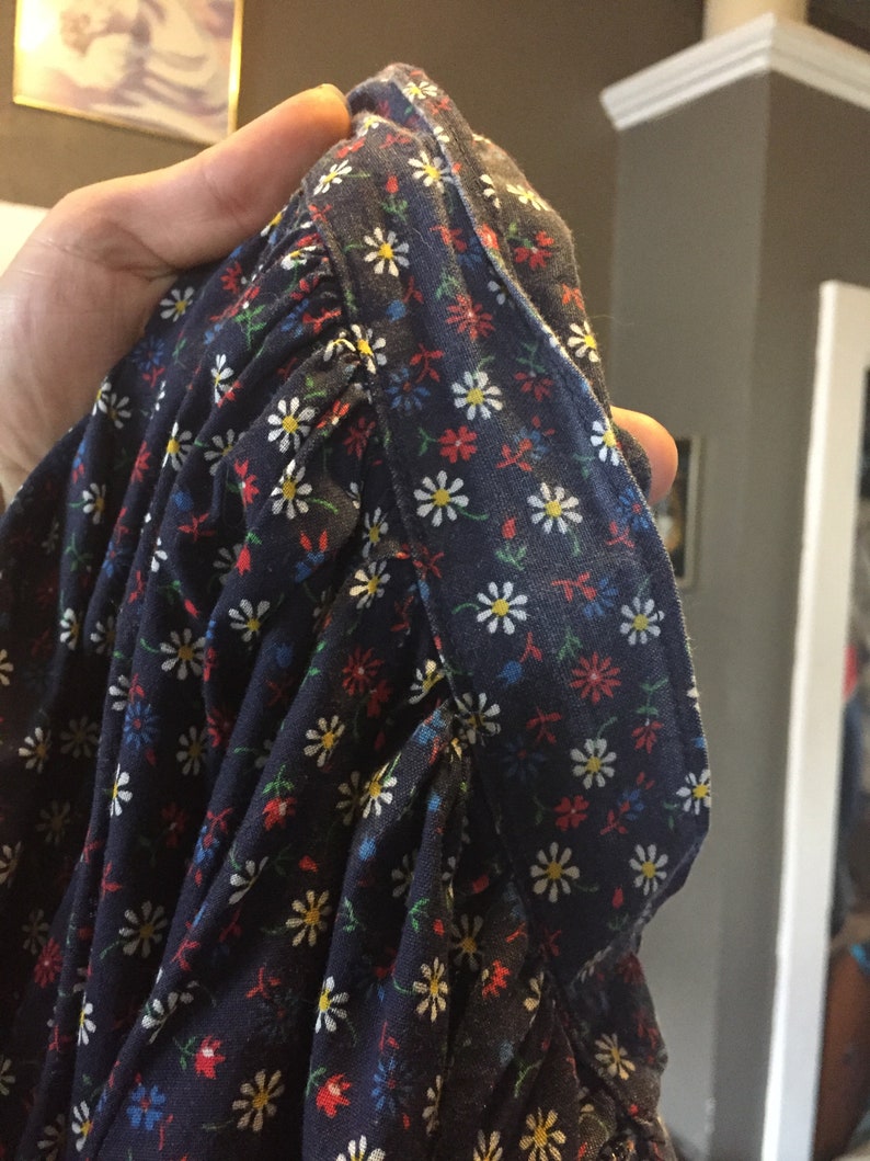 Vintage Adorable Handmade Floral Skirt With Daisy Print and Lace Detail XS