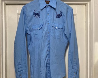 1970年代 アイスライトブルー サテン 刺繍入り スナップフロント
