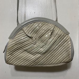 Monedero vintage de piel de serpiente gris de los años 70 y 80