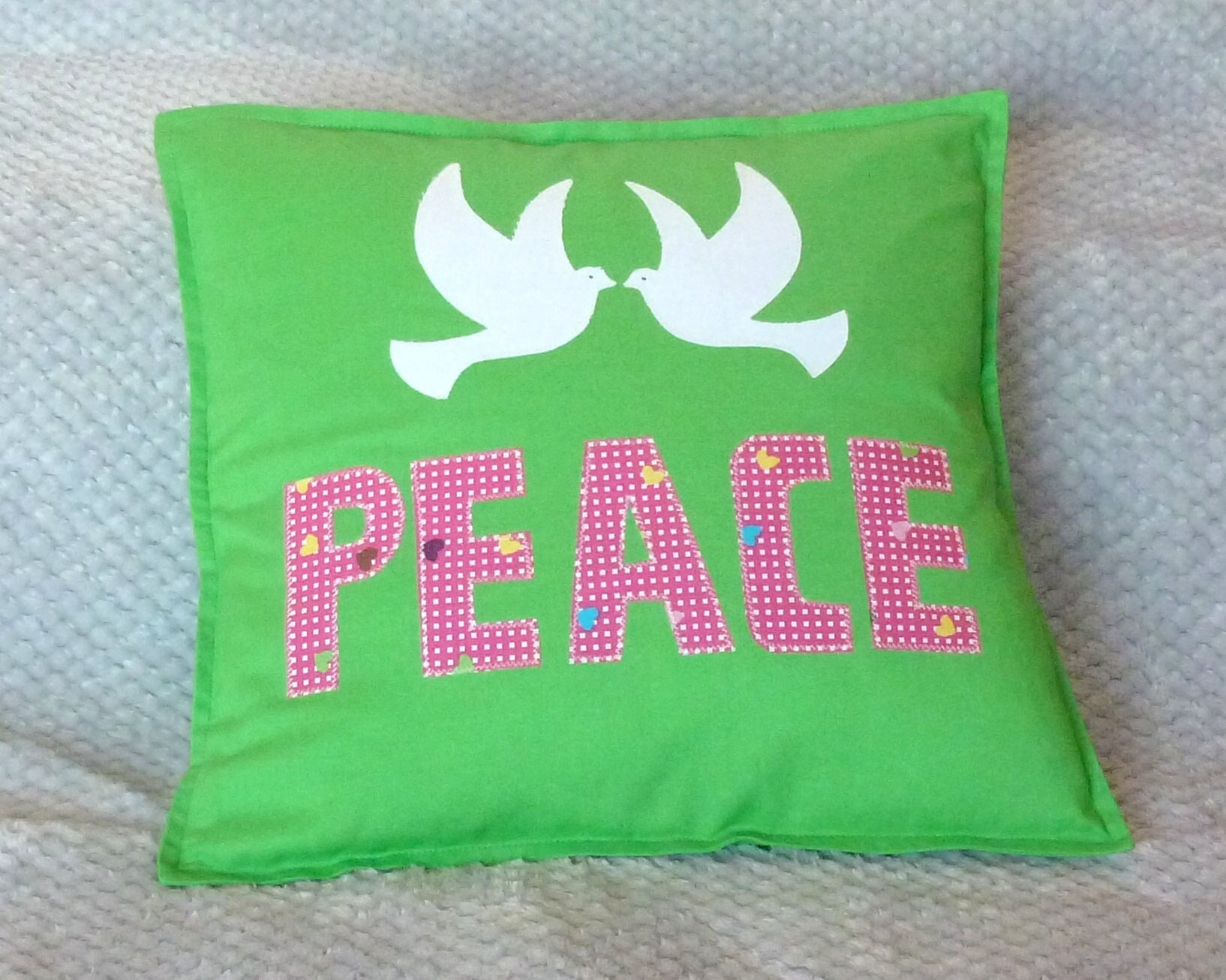 Coussin Fait à La Main, Coussin d'application, Housse de Vert, Paix, Applique Colombe, Dos d'envelop