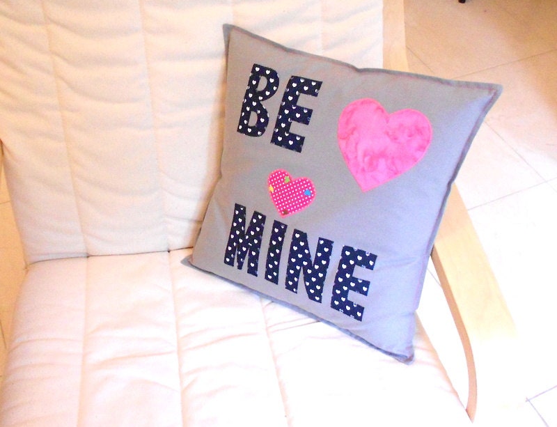 Coussin d'application, Coussin Fait à La Main, Gris, Applique de Cœur, Dos d'enveloppe, Lancer Cœur