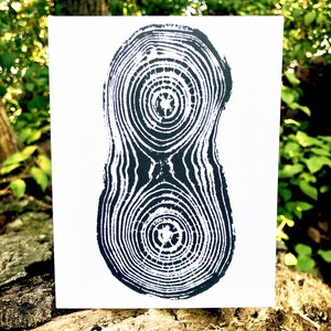 Carte de note de tranche de bois de criquet noir avec enveloppe. Imprimé sur papier cartonné 100% recyclé 4"x5.5 » A2. Tirage original par Forage Workshop.