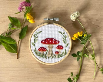 キノコのクロスステッチパターン：風変わりなキノコの刺繍（デジタル