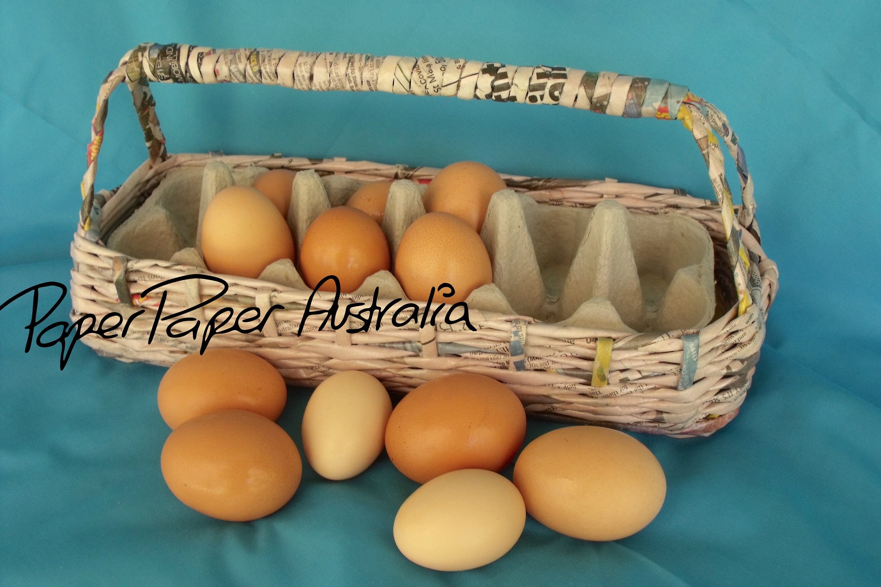 Lot - Wicker woven chicken egg basket