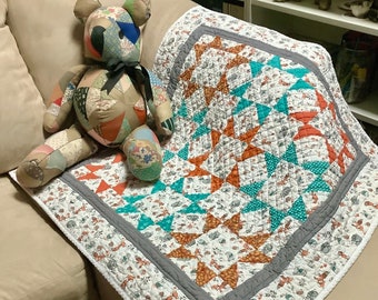 Baby Quilt, Star Patchwork, Woodland Critters,Fox, Owl, Hedgehog and Racoon, Nursery Decor