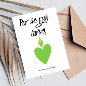 May include: A white card with black text that says "Por se gab lurve!" which means "I love you" in Simlish. A green heart with a green diamond on top is below the text.
