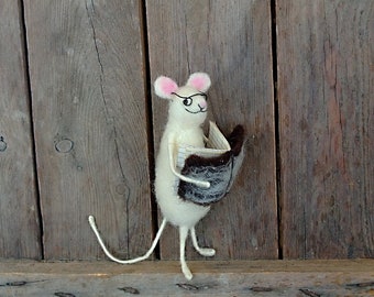 Felted mouse with book glasses Needle felt animal Collectible Dollhouse Woolen Rat Waldorf doll Teacher gift Organic figurine Back to school