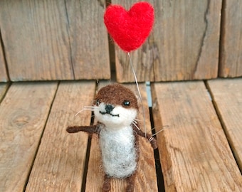 Valentines day gift Otter with red heart balloon woolen figurine, needle felted otter, otter lovers gift, love gift, cute otter doll house