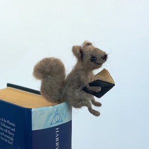 Chipmunk bookmark squirrel reading book Felt bookmark Back to school gift Woodland miniature Cute Book lovers gift Unique figurine